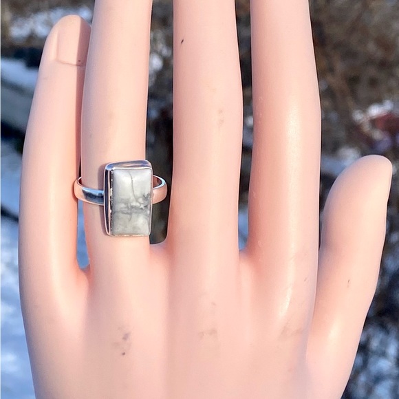 Howlite Ring - Picture 10 of 15